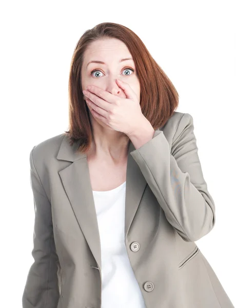 Mulher em choque fechando a boca com a mão isolada no branco — Fotografia de Stock