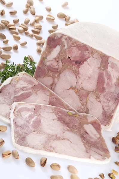 Een stilleven van galantine met pimpernoten (pistaches) — Stockfoto