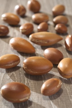 argan yakın tohumları yukarı ahşap üzerine