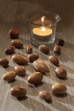 argan yakın tohumları yukarı ahşap üzerine