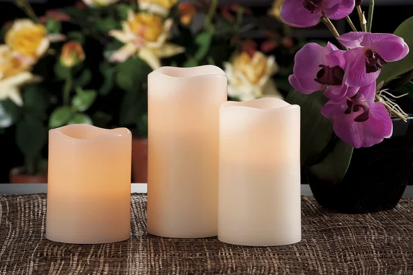 Elektrische Kerzen sehen aus wie normale Kerzen — Stockfoto