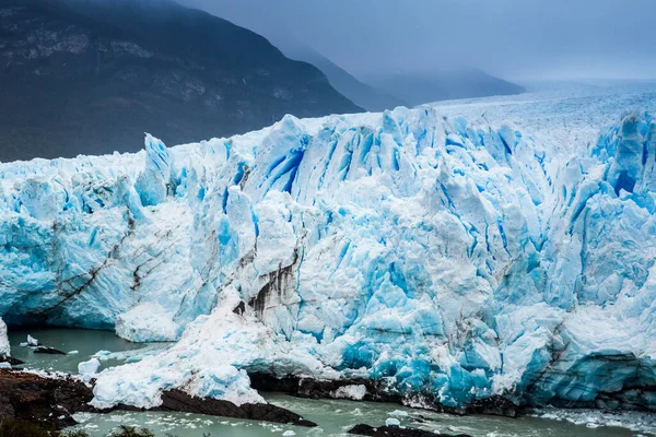 ペリト モレノ氷河はアルゼンチンのサンタクルーズ州にあるロス グラシアレス国立公園内にある氷河である アルゼンチンのパタゴニアで最も重要な観光スポットの一つ — ストック写真