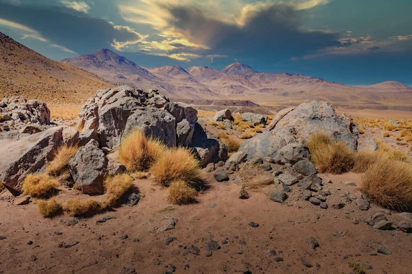 Пара Прогулок Пьедрас Рохас Красные Скалы Пустыня Атакама Пустыня Атакама — стоковое фото