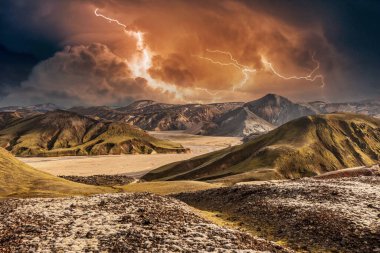 Landmannalaugar 'ın manzara manzarası Renkli dağlar ve Buzul, İzlanda
