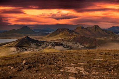 Landmannalaugar 'ın manzara manzarası Renkli dağlar ve Buzul, İzlanda