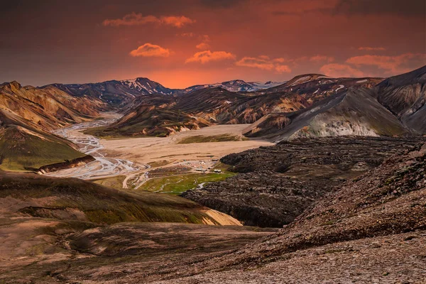 Landmannalaugar 'ın manzara manzarası Renkli dağlar ve Buzul, İzlanda