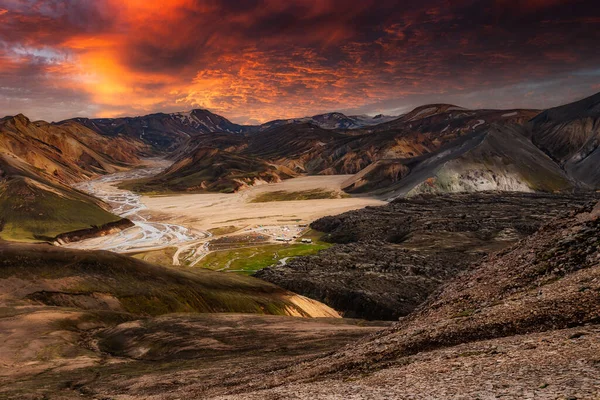 Landmannalaugar 'ın manzara manzarası Renkli dağlar ve Buzul, İzlanda