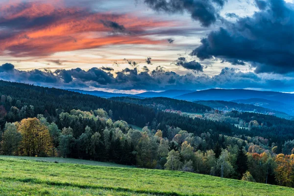 Sumava Ulusal Parkı 'nın Çek Cumhuriyeti bölgesinin güzel manzarası.