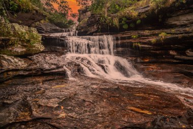 Kolombiya 'daki gökkuşağı nehri ya da beş renk nehri en güzel doğa yerlerinden biridir, adı Kristal Kanyon' dur.