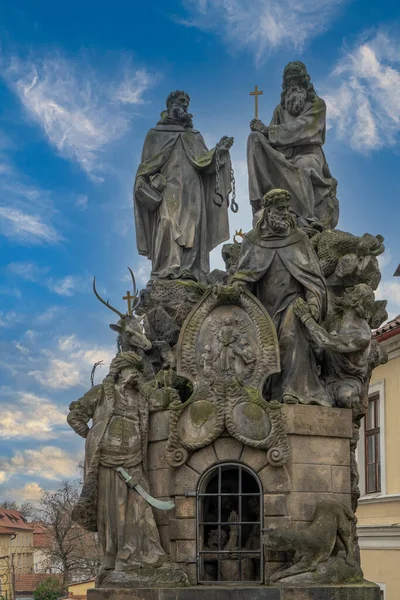 Çek Cumhuriyeti Prag Daki Ünlü Charles Köprüsü Üzerinde Heykel — Stok fotoğraf