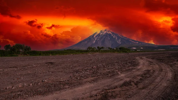 Vista Panorâmica Cidade Petropavlovsk Kamchatsky Vulcões Vulcão Koryaksky Vulcão Avacha — Fotografia de Stock