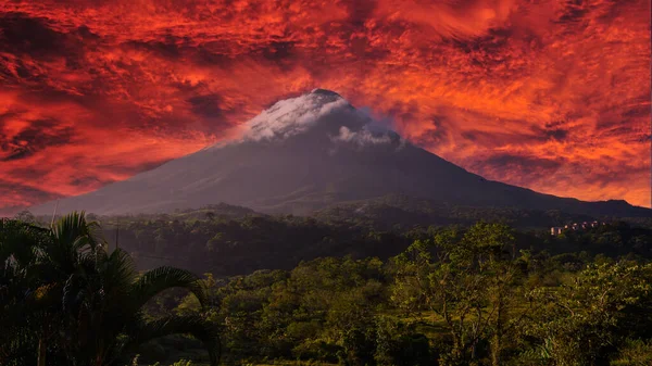 Vulcão Arenal Costa Rica Coberto Com Nuvens — Fotografia de Stock