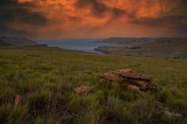 Güney Afrika 'nın güzel manzarası Ejderha Dağlarının Güney Afrika bölgesi.