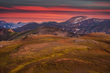 Landmannalaugar 'ın manzara manzarası Renkli dağlar ve Buzul, İzlanda