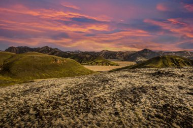 Landmannalaugar 'ın manzara manzarası Renkli dağlar ve Buzul, İzlanda