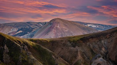 Landmannalaugar 'ın manzara manzarası Renkli dağlar ve Buzul, İzlanda