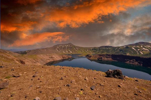 Petropavlovsk Kamçatsky Kentinin Panoramik Manzarası Volkanlar Koryaksky Volkanı Avacha Volkanı — Stok fotoğraf