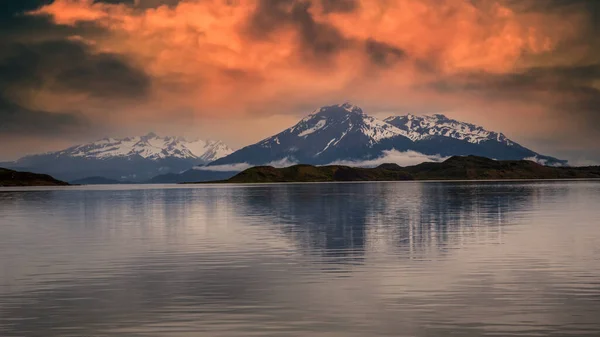 Beautiful Landscape Patagonia Mountains Glacier Lake River Forests Waterfalls Chile — Stockfoto