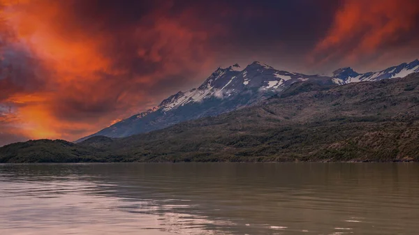 Schöne Landschaft Patagonien Berge Gletschersee Flusswälder Und Wasserfälle Chile Argentinien — Stockfoto