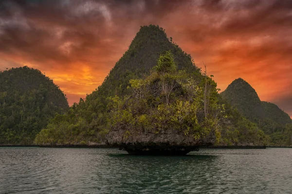 Indonesia Magnífica Puesta Sol Papúa Raja Ampat Papúa — Foto de Stock