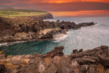 Patagonya 'nın güzel manzarası buzullu göl ormanları ve şelaleler. Şili, Arjantin.
