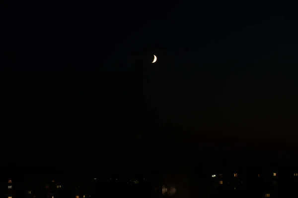 Cielo Nocturno Luna Brillante Por Encima Del Horizonte — Foto de Stock