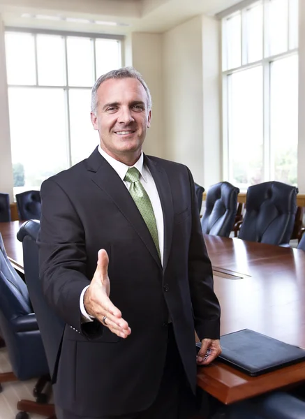 Businessman ready to shake hands — Stock Photo, Image