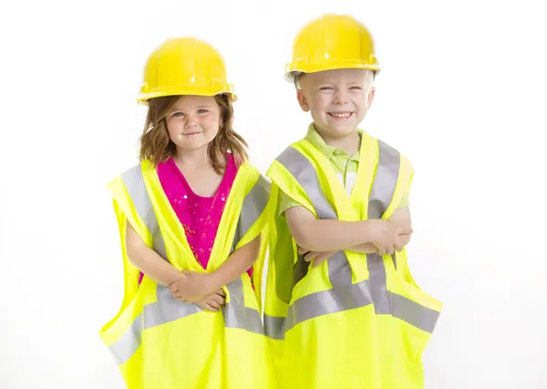 Bambini carini vestiti da giovani ingegneri — Foto Stock