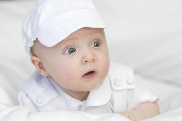 Niedlichen neugeborenen kleinen Jungen Porträt — Stockfoto