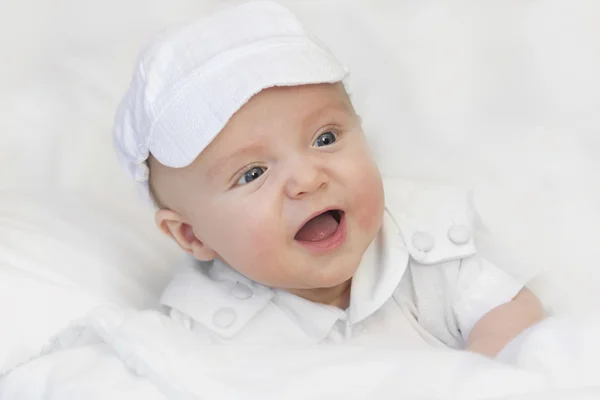 Söta nyfödda lilla pojke porträtt — Stockfoto