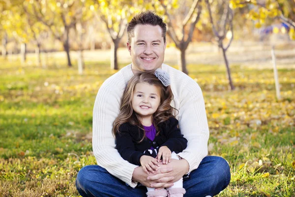 Mutlu baba ve kızı portre — Stok fotoğraf
