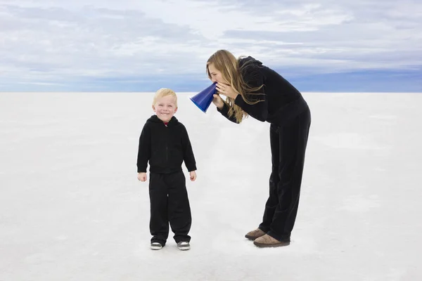 Abstrakt: im Gespräch mit unseren Kindern — Stockfoto