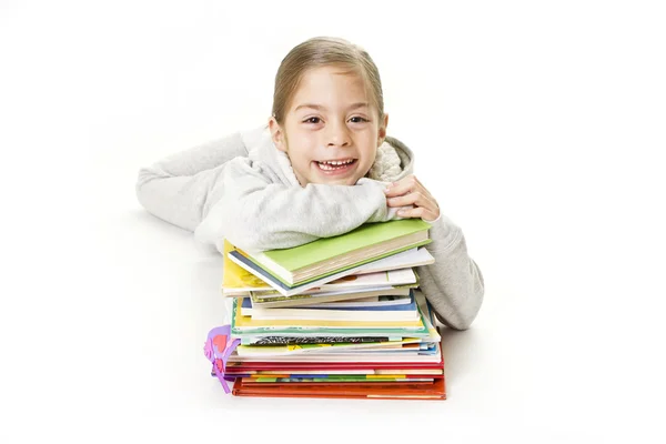 Ragazza carina che ama leggere — Foto Stock