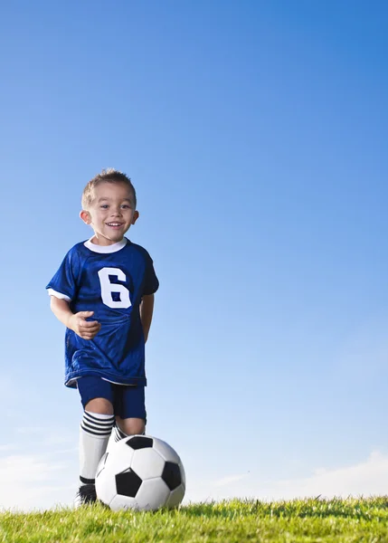 Spansktalande ungdom fotbollspelare — Stockfoto