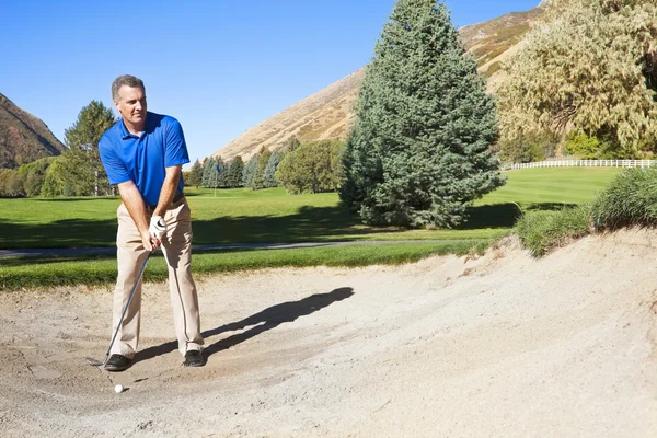 Olgun erkek golfçü — Stok fotoğraf