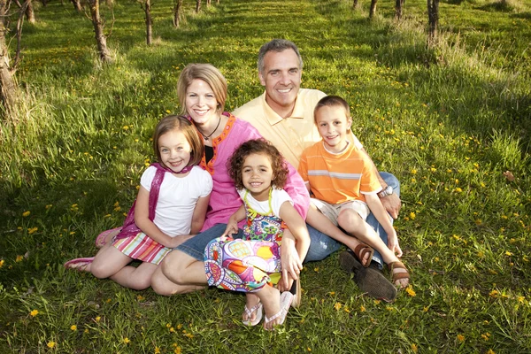 Çok ırksal aile — Stok fotoğraf