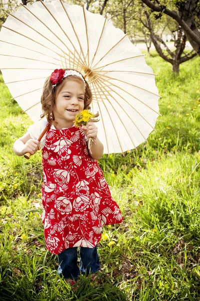 Schattig klein meisje — Stockfoto