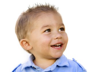 Gülümseyen küçük çocuk