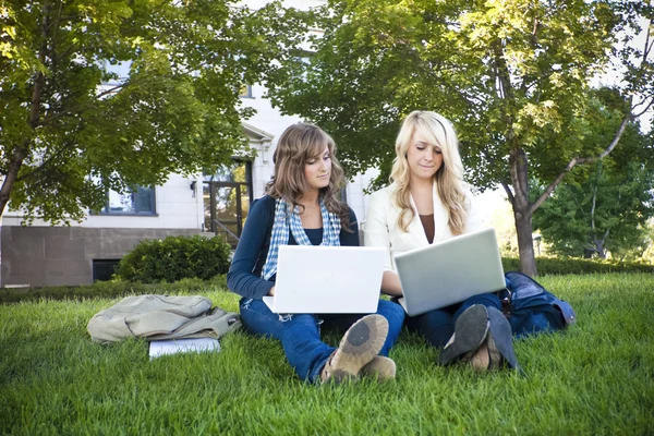 Female students — Stock Photo, Image