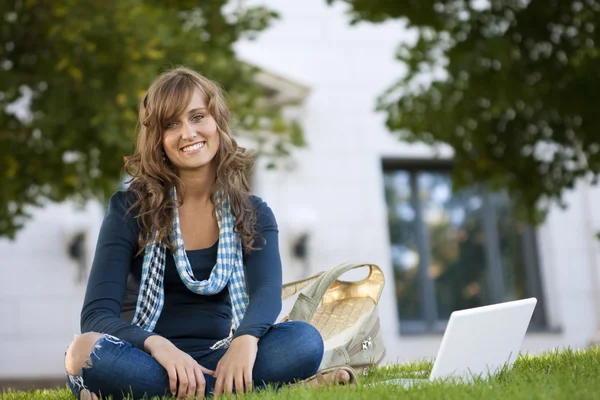 Estudante feminina — Fotografia de Stock