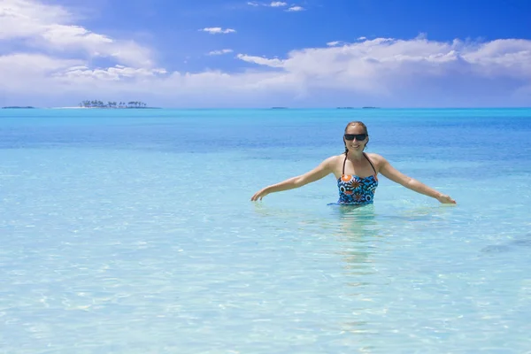 海での女性 — ストック写真