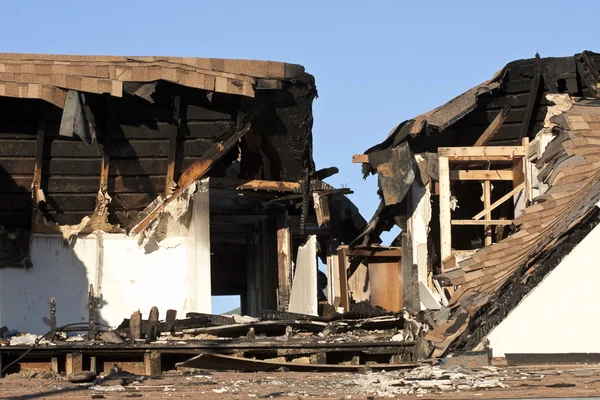 Maison détruite par le feu — Photo