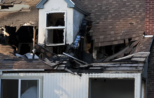 Maison détruite par le feu — Photo