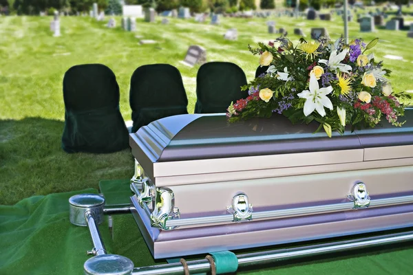 Caixão funerário — Fotografia de Stock