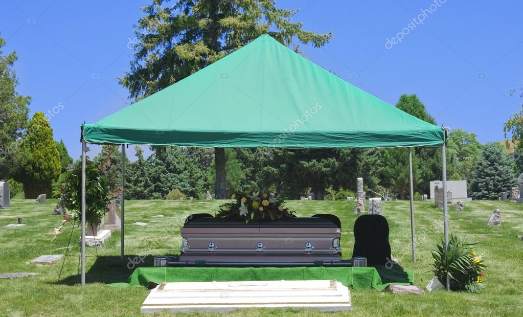 Cemetery Burial Funeral Casket — Stock Photo © yobro10 41363515