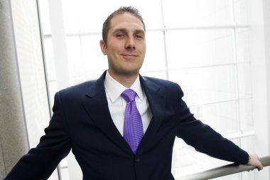 gülümseyen iş adamı