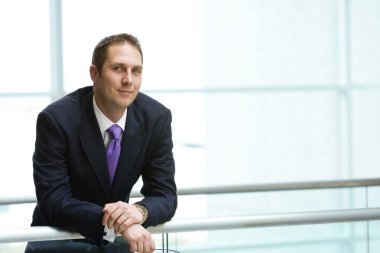 Kendine güvenen işadamı