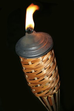 Tiki meşale yakma