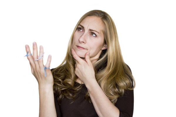 Женщина пытается вспомнить
