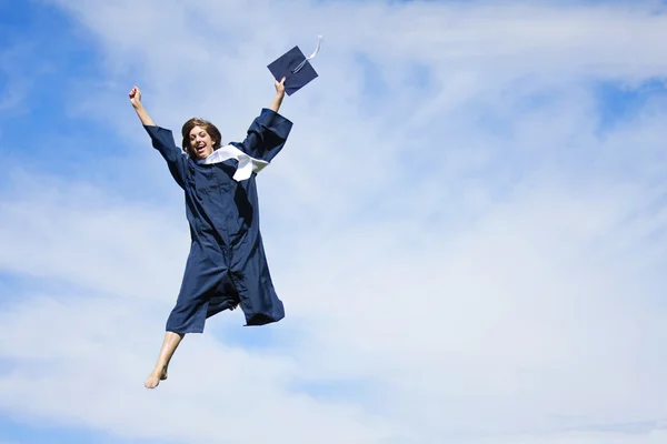 Diplômé sautant — Photo